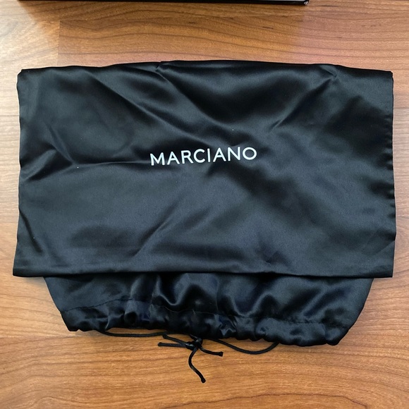 NWT Authentic Marciano Heels - Picture 10 of 11